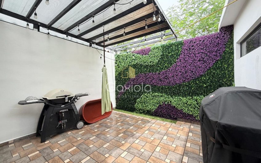 Se VENDE casa ubicada en Privada con acceso controlado, Stanza Castillas, Sector La Conquista