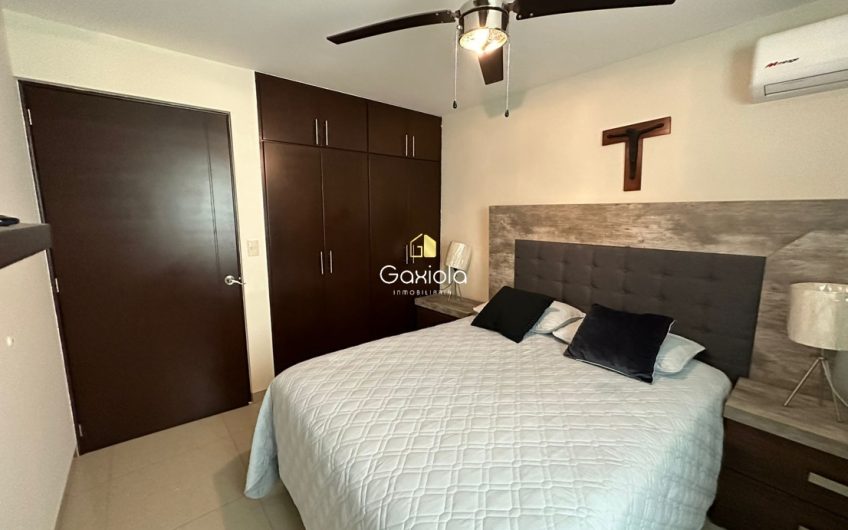 Se RENTA Casa AMUEBLADA y EQUIPADA, en Privada con acceso controlado y área común con alberca, Sfera Residencial, a 10 minutos de Plaza Forum