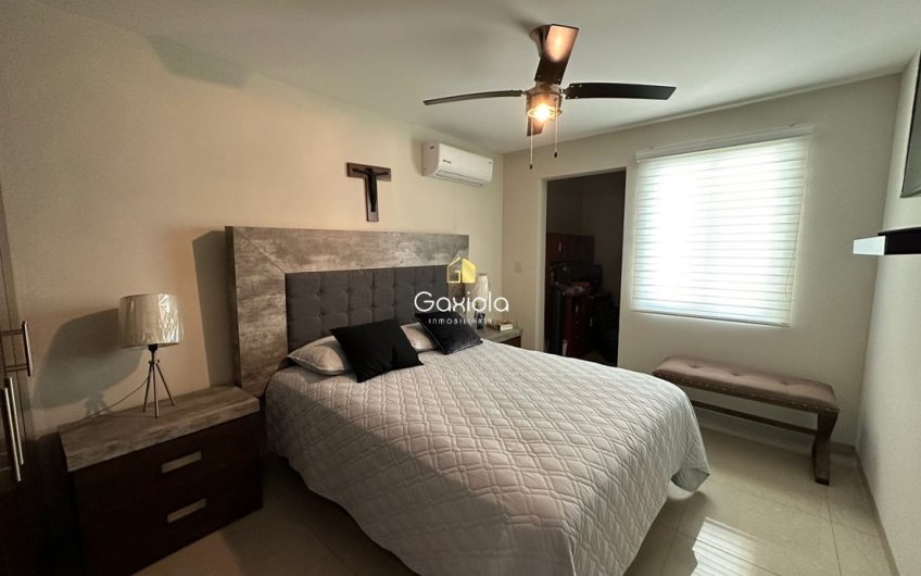 Se RENTA Casa AMUEBLADA y EQUIPADA, en Privada con acceso controlado y área común con alberca, Sfera Residencial, a 10 minutos de Plaza Forum