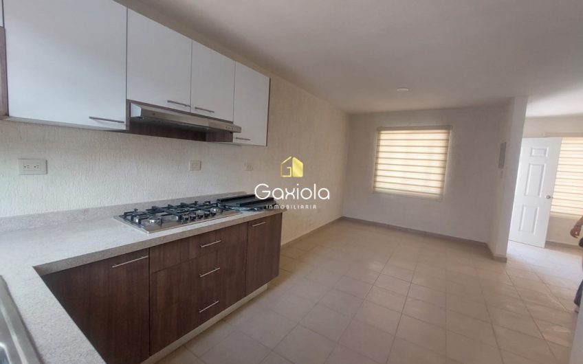 Se renta casa en Stanza Granada sector la conquista