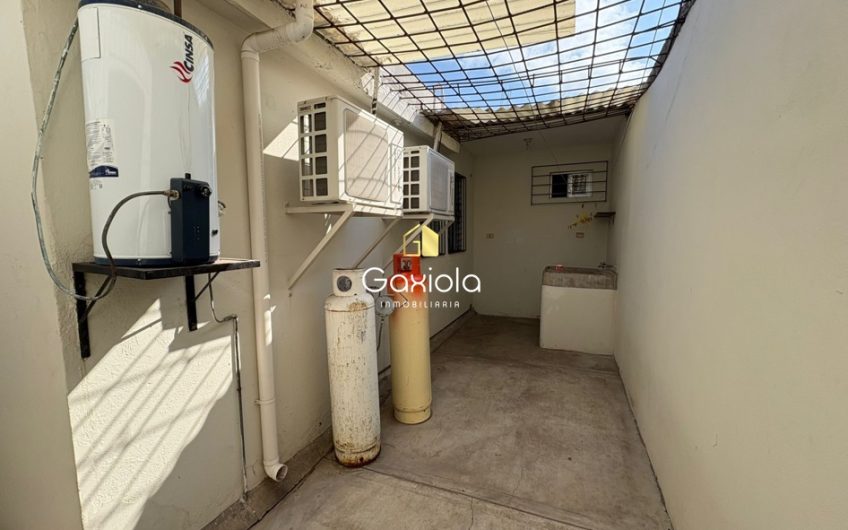 Se RENTA casa en privada, sector Tierra Blanca