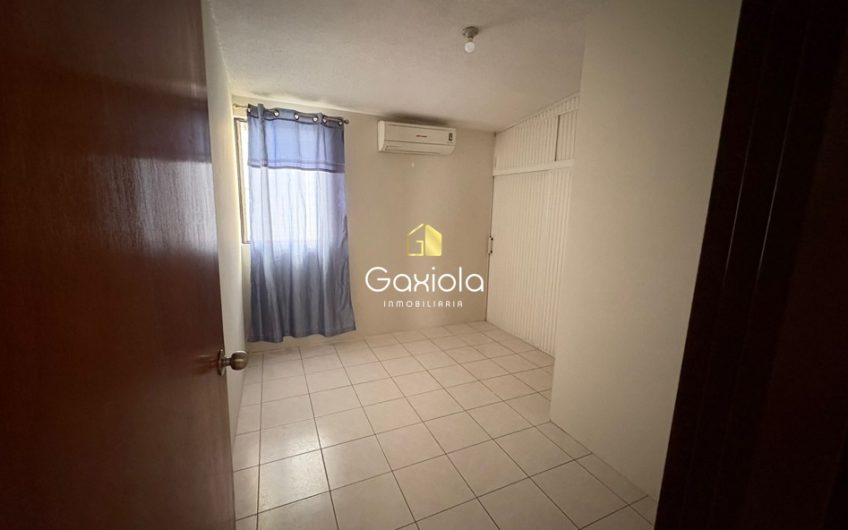 Se RENTA casa en privada, sector Tierra Blanca