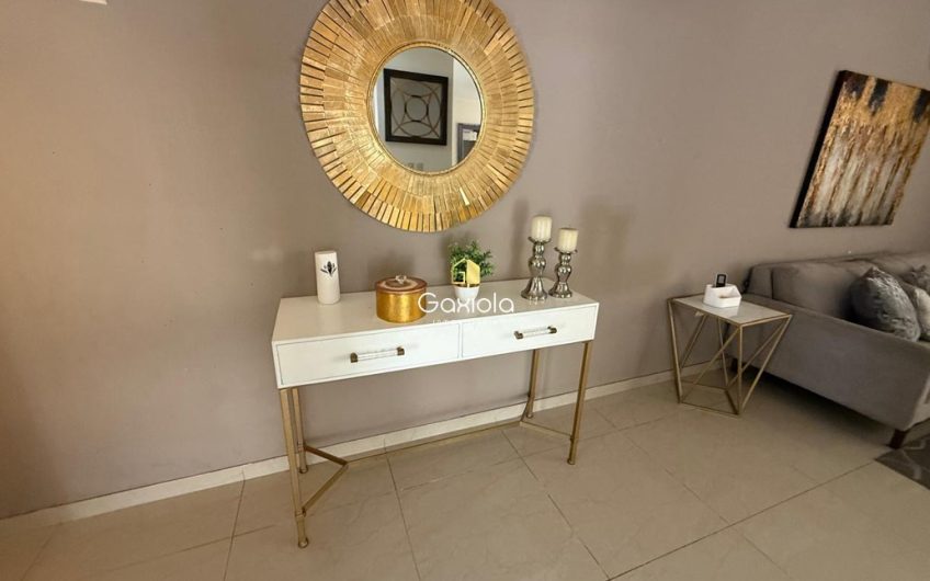 Se RENTA Casa AMUEBLADA y EQUIPADA, en Privada con acceso controlado y área común con alberca, Sfera Residencial, a 10 minutos de Plaza Forum