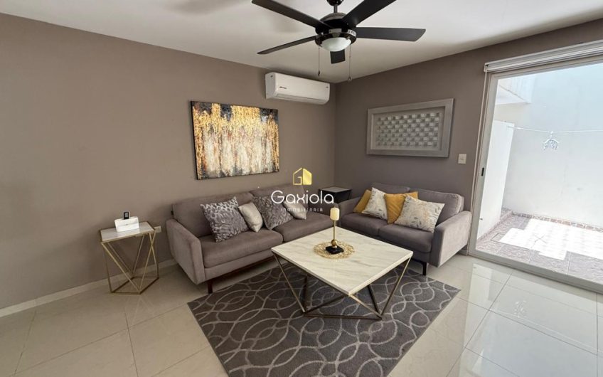 Se RENTA Casa AMUEBLADA y EQUIPADA, en Privada con acceso controlado y área común con alberca, Sfera Residencial, a 10 minutos de Plaza Forum