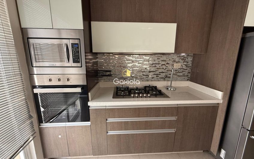 Se RENTA Casa AMUEBLADA y EQUIPADA, en Privada con acceso controlado y área común con alberca, Sfera Residencial, a 10 minutos de Plaza Forum