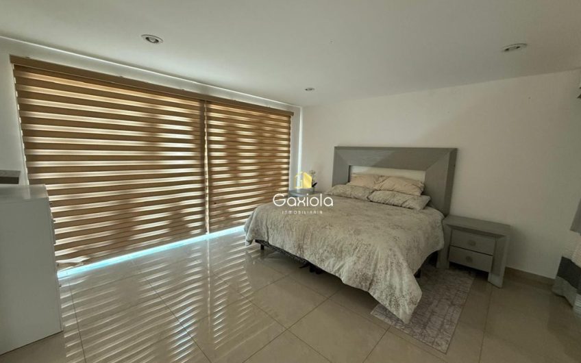 Se RENTA Casa AMUEBLADA y EQUIPADA, en Privada con acceso controlado y área común con alberca, Sfera Residencial, a 10 minutos de Plaza Forum