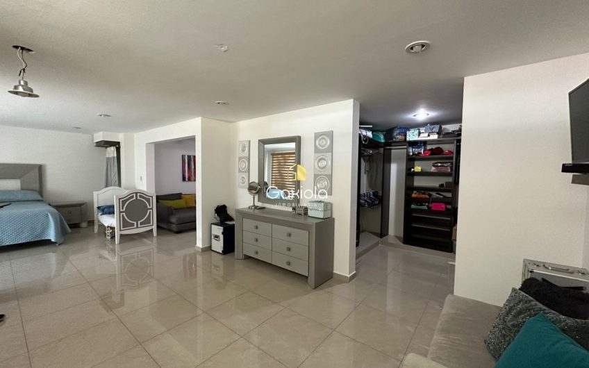 Se RENTA Casa AMUEBLADA y EQUIPADA, en Privada con acceso controlado y área común con alberca, Sfera Residencial, a 10 minutos de Plaza Forum