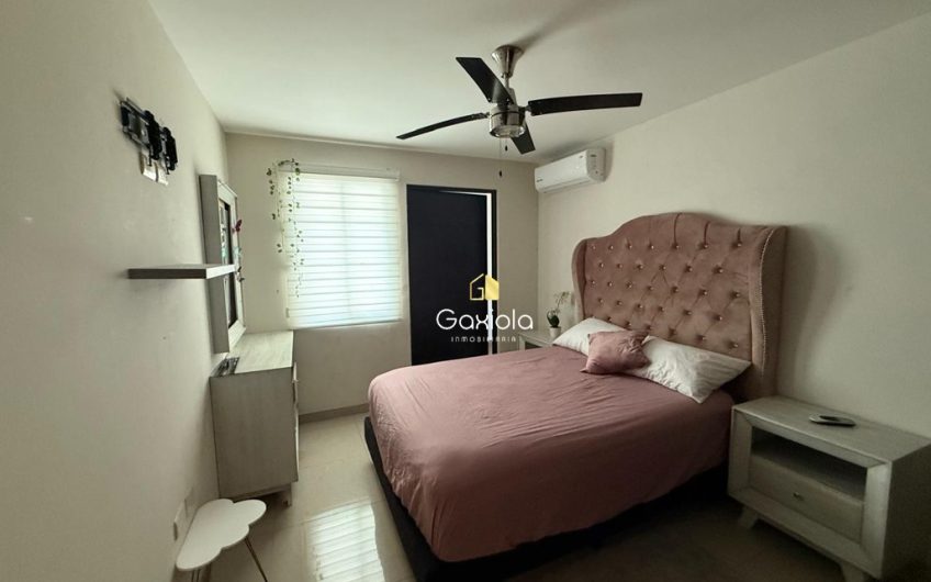 Se RENTA Casa AMUEBLADA y EQUIPADA, en Privada con acceso controlado y área común con alberca, Sfera Residencial, a 10 minutos de Plaza Forum