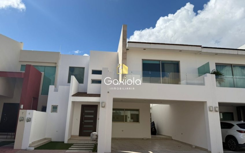 Se RENTA Casa amueblada en sector 3 rios, privada con acceso controlado y área común con alberca
