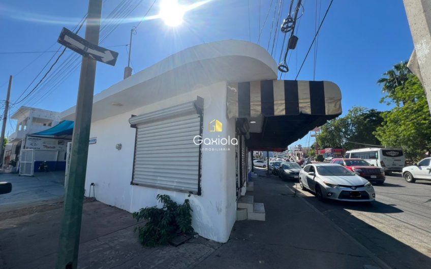 Se RENTA local en esquina sector Guadalupe