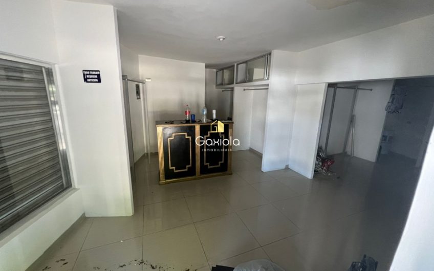 Se RENTA local en esquina sector Guadalupe