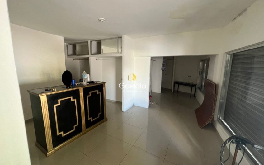 Se RENTA local en esquina sector Guadalupe