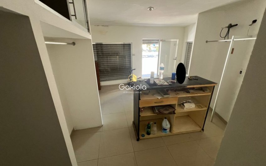 Se RENTA local en esquina sector Guadalupe