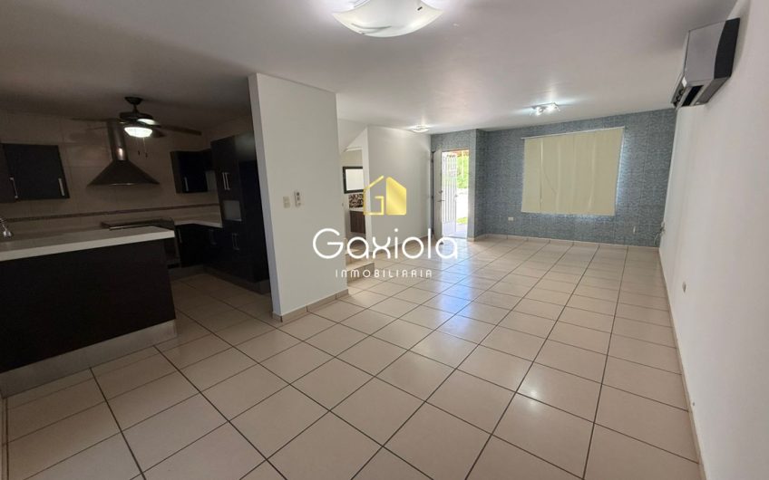 Se RENTA Casa ubicada en Privada Interlomas