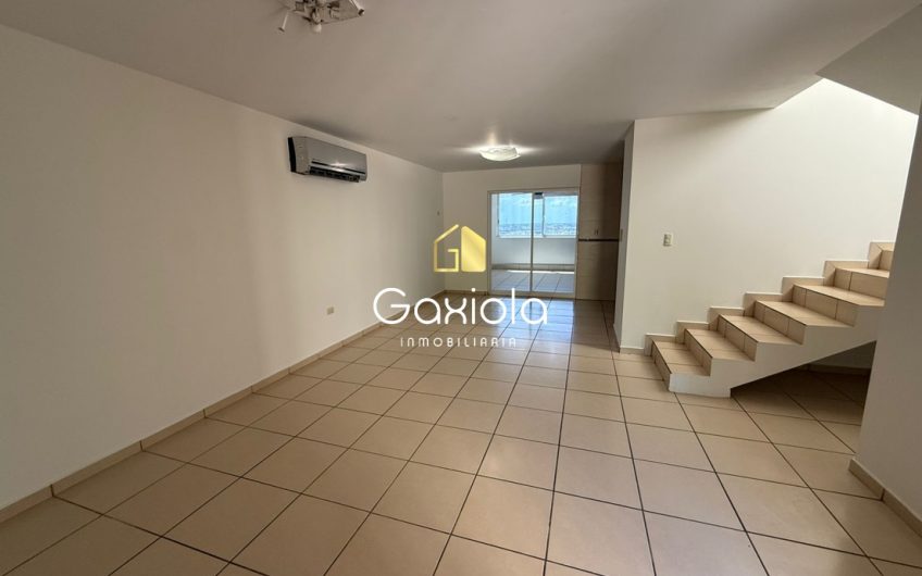 Se RENTA Casa ubicada en Privada Interlomas