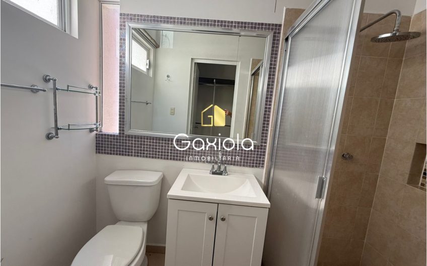 Se RENTA Casa ubicada en Privada Interlomas