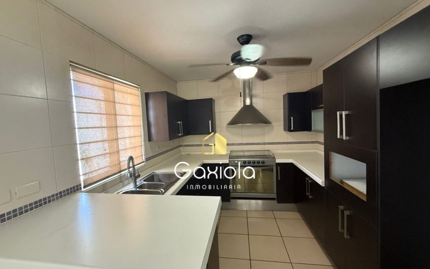 Se RENTA Casa ubicada en Privada Interlomas