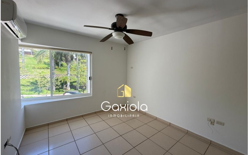 Se RENTA Casa ubicada en Privada Interlomas