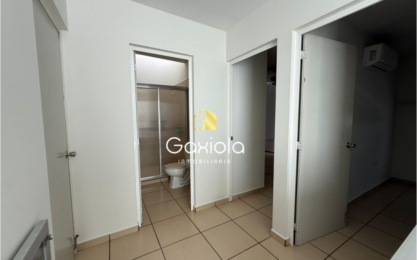 Se RENTA Casa ubicada en Privada Interlomas