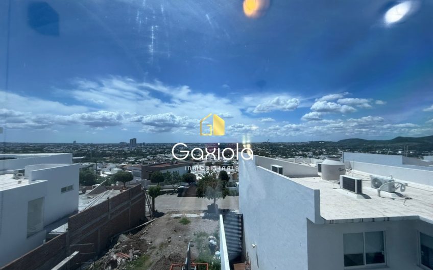 Se RENTA Casa ubicada en Privada Interlomas