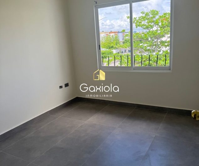 Se RENTA Casa en privada con acceso controlado, Portalegre