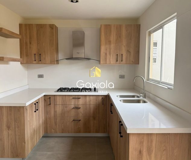 Se RENTA Casa en privada con acceso controlado, Portalegre