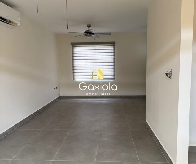 Se RENTA Casa en privada con acceso controlado, Portalegre