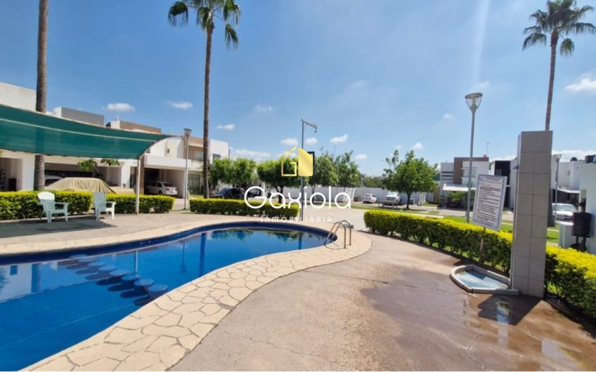 Se RENTA Casa ubicada en Privada con acceso controlado y área común con alberca y juegos, Portanova, muy cerca de Plaza Sendero