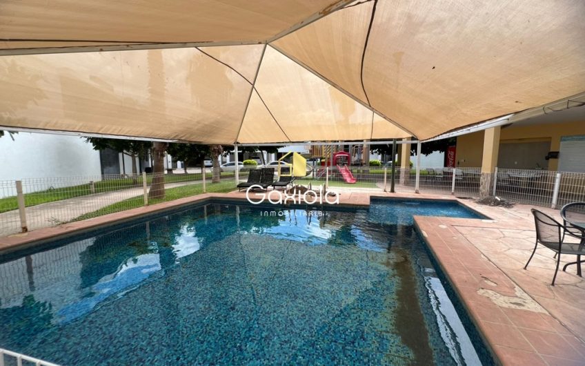 Se RENTA casa ubicada en Privada con acceso controlado y área común con alberca, zona norte