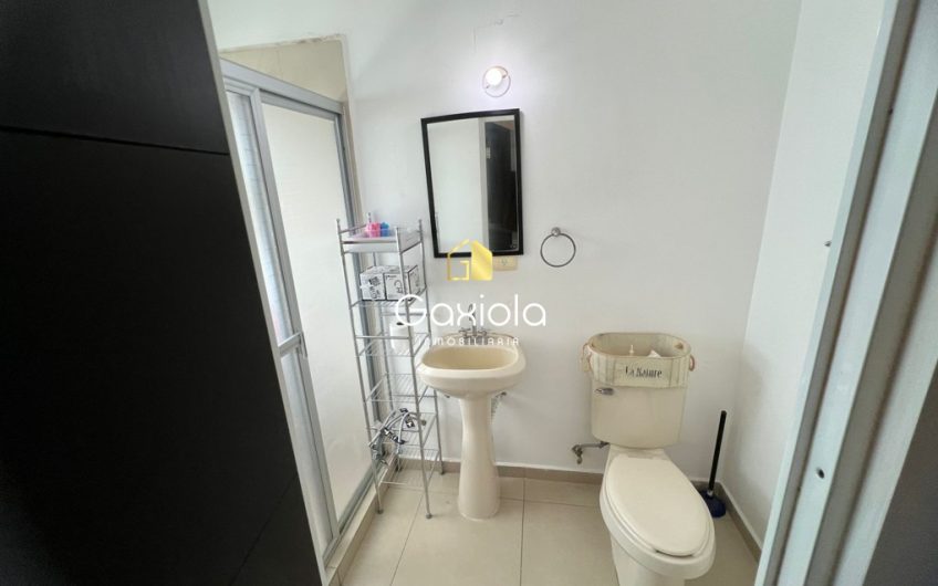 Se RENTA casa ubicada en Privada con acceso controlado y área común con alberca, zona norte