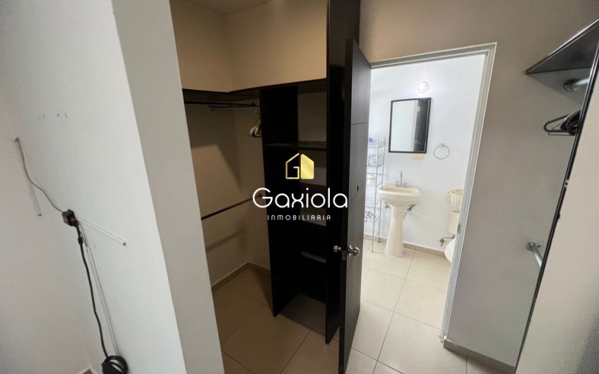 Se RENTA casa ubicada en Privada con acceso controlado y área común con alberca, zona norte