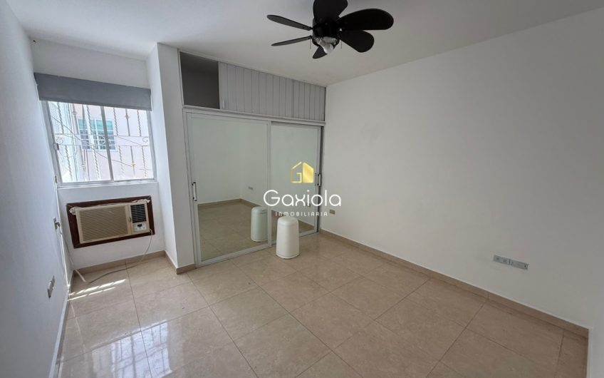 Se RENTA Casa ubicada en privada con acceso controlado, La Campiña