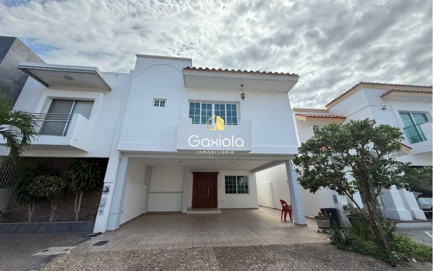 Se RENTA Casa ubicada en privada con acceso controlado, La Campiña