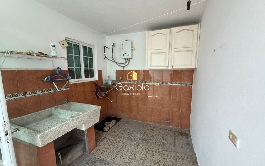 Se RENTA Casa ubicada en privada con acceso controlado, La Campiña