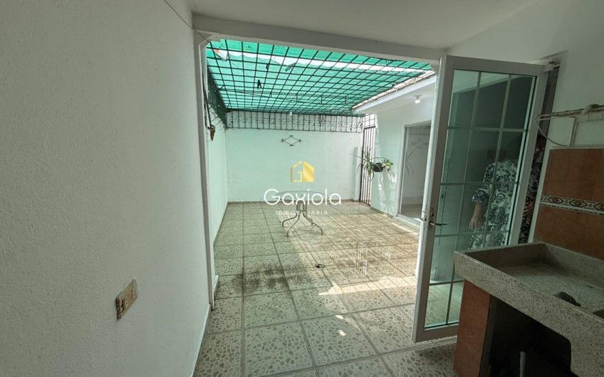 Se RENTA Casa ubicada en privada con acceso controlado, La Campiña