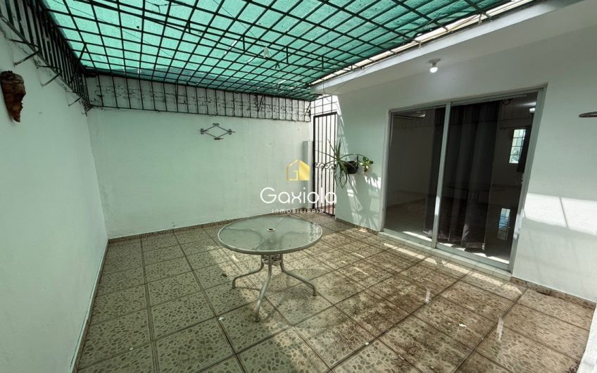 Se RENTA Casa ubicada en privada con acceso controlado, La Campiña