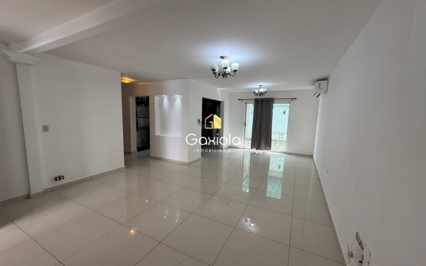 Se RENTA Casa ubicada en privada con acceso controlado, La Campiña