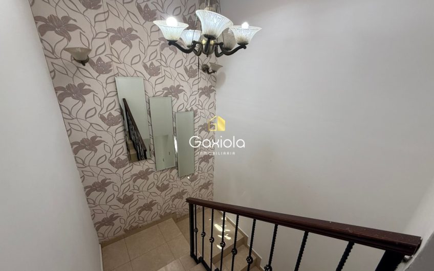 Se RENTA Casa ubicada en privada con acceso controlado, La Campiña