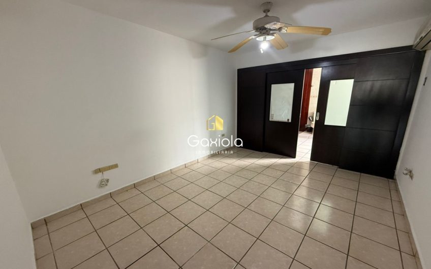 Se RENTA Casa ubicada en privada con acceso controlado, La Campiña