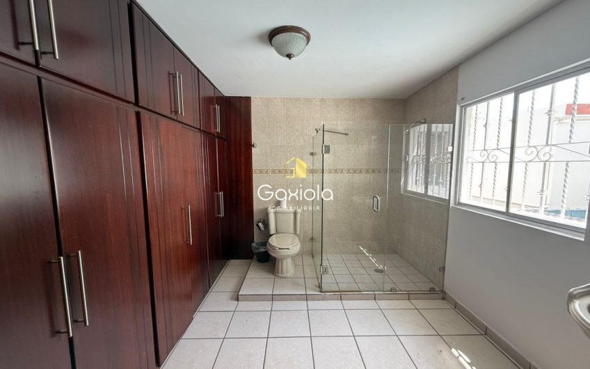 Se RENTA Casa ubicada en privada con acceso controlado, La Campiña