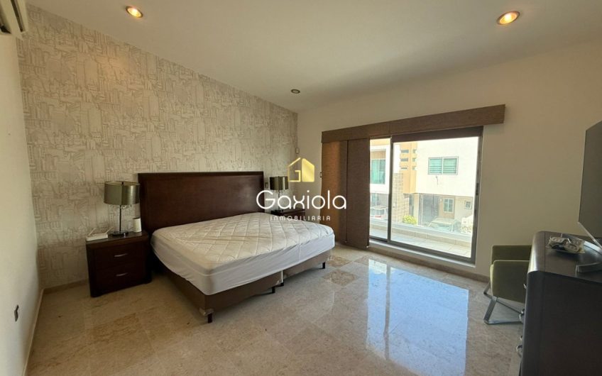 Se RENTA casa en Residencial los Cisnes, con área común y alberca