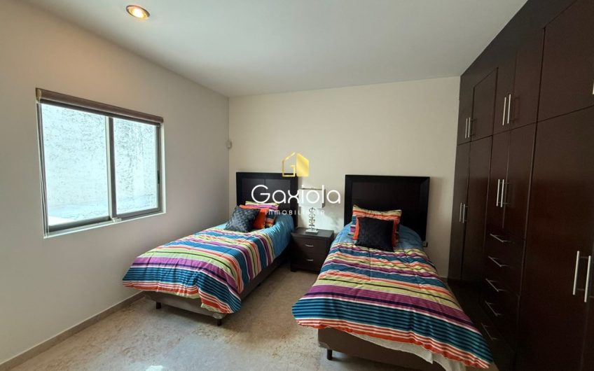 Se RENTA casa en Residencial los Cisnes, con área común y alberca