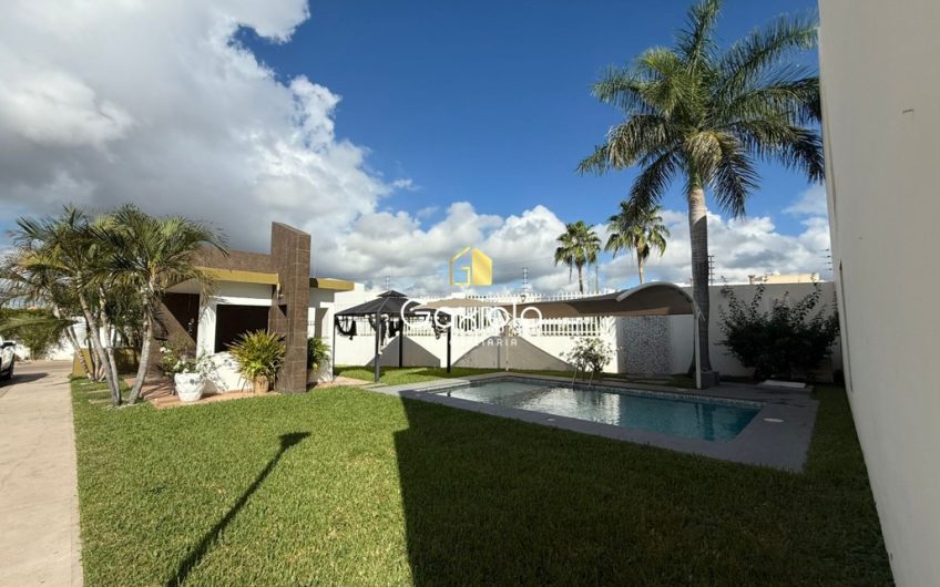 Se RENTA casa en Residencial los Cisnes, con área común y alberca