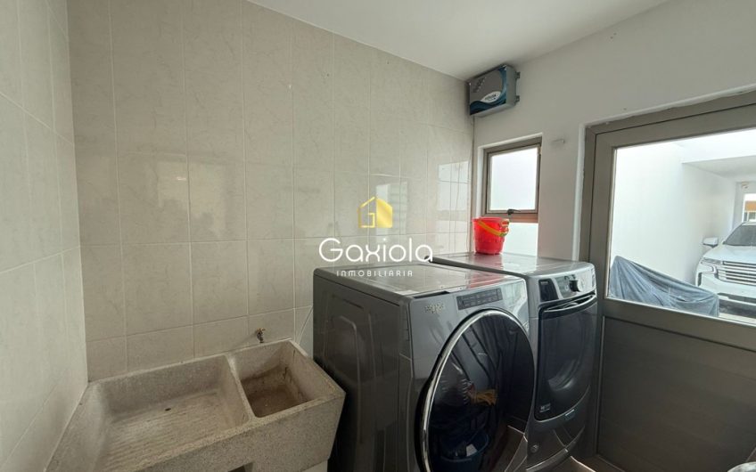 Se RENTA casa en Residencial los Cisnes, con área común y alberca