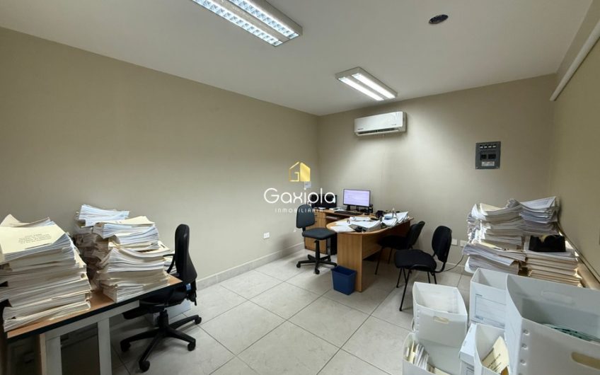 Se RENTAN oficinas en segunda planta sector Guadalupe