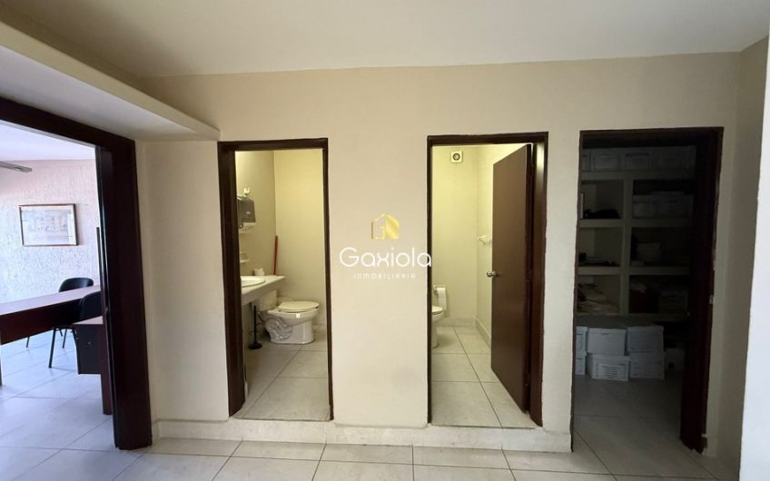 Se RENTAN oficinas en segunda planta sector Guadalupe