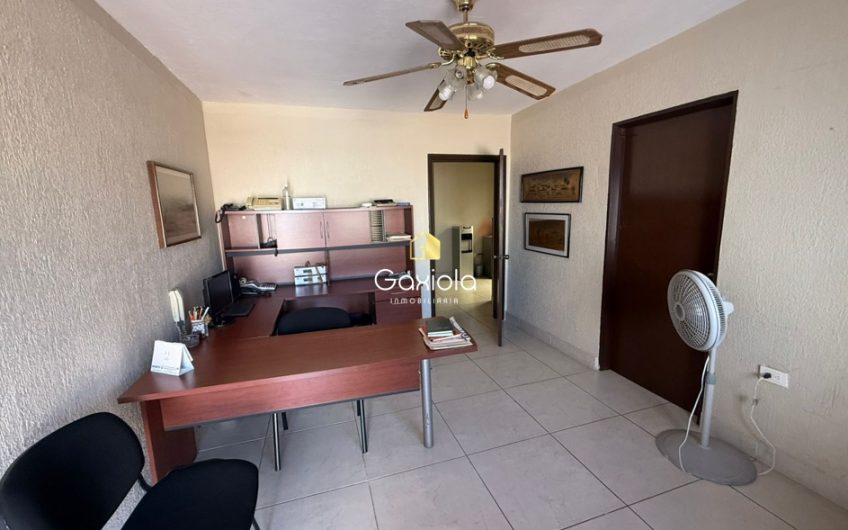 Se RENTAN oficinas en segunda planta sector Guadalupe
