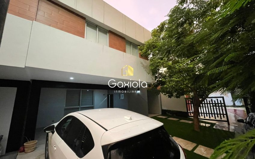 Se RENTA casa en ubicada en privada sector Guadalupe