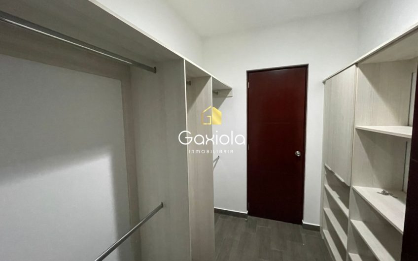 Se RENTA casa en ubicada en privada sector Guadalupe