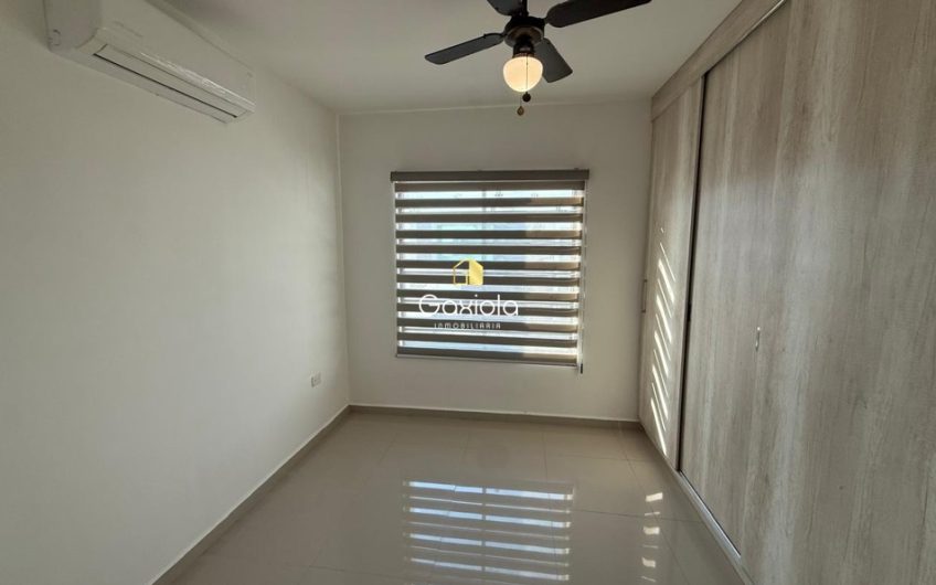 Se RENTA casa en residencial Amorada, con área común y alberca